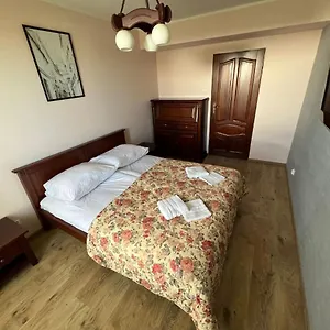 Cozy Close To & Airport Apartament